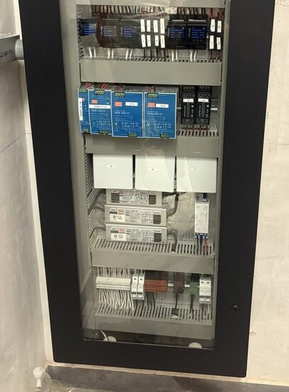 Tablero de automatización y fuentes de poder armado y peinado