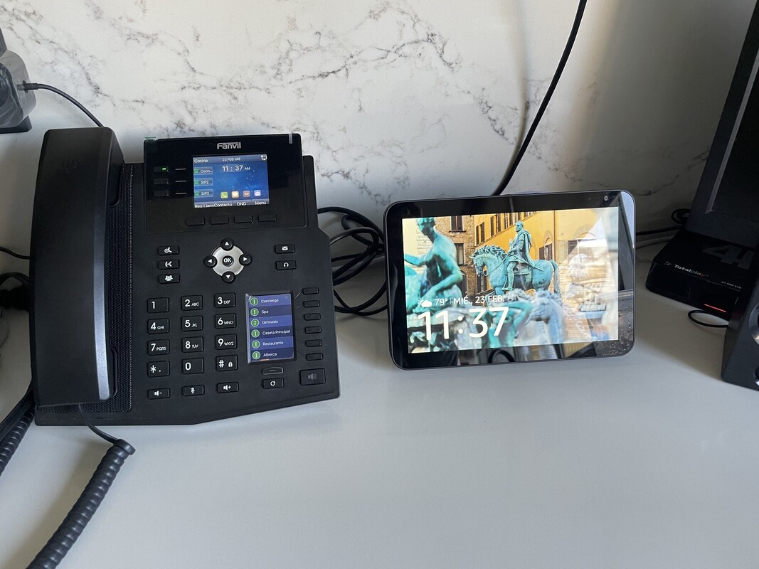 Cámaras de CCTV integradas por Extra IoT, monitoreadas desde una tablet de control